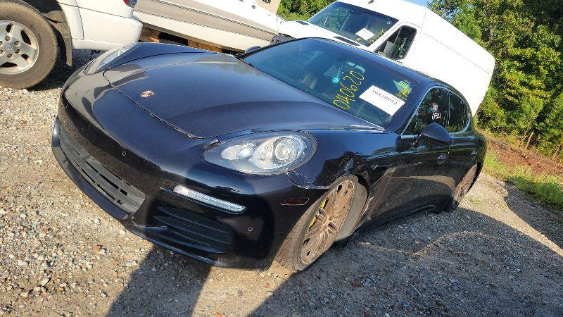 Porsche Panamera 2015 преди ремонта